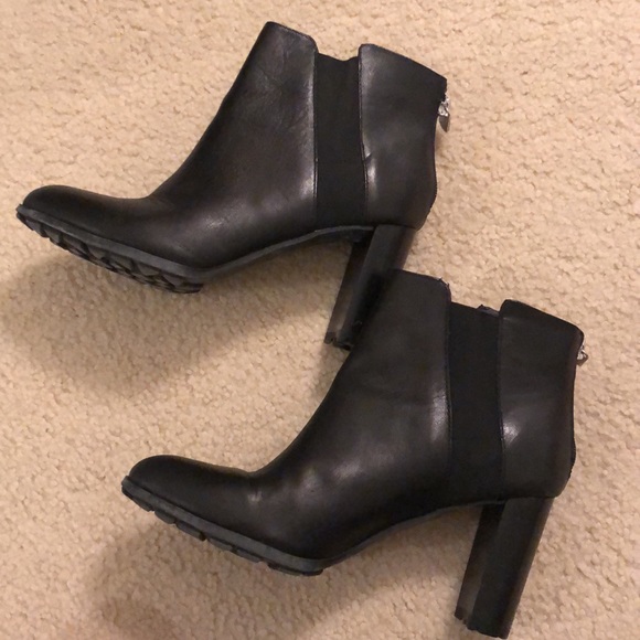 Adrienne Vittadini Black zip ankle boot - size 6.5 - Picture 3 of 10